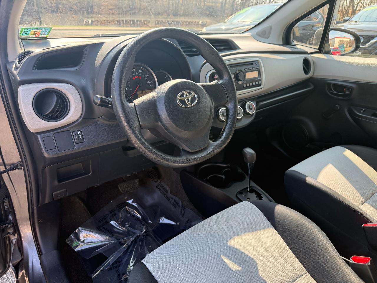 Toyota Yaris L 3-Door AT 2014