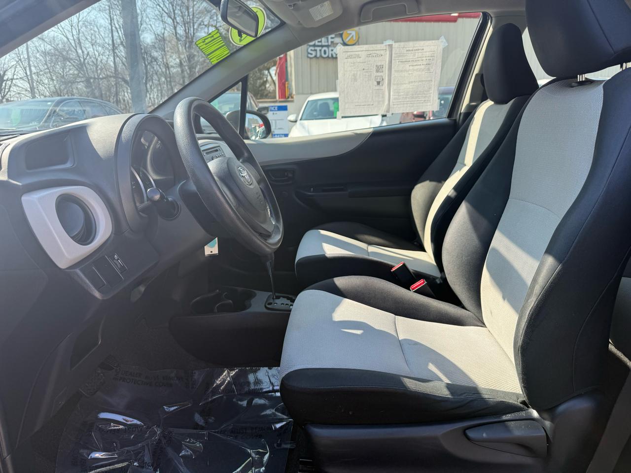 Toyota Yaris L 3-Door AT 2014