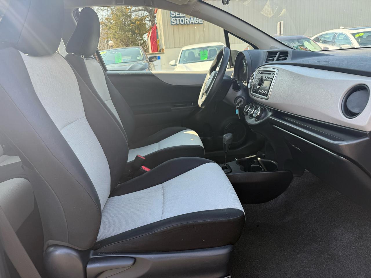 Toyota Yaris L 3-Door AT 2014