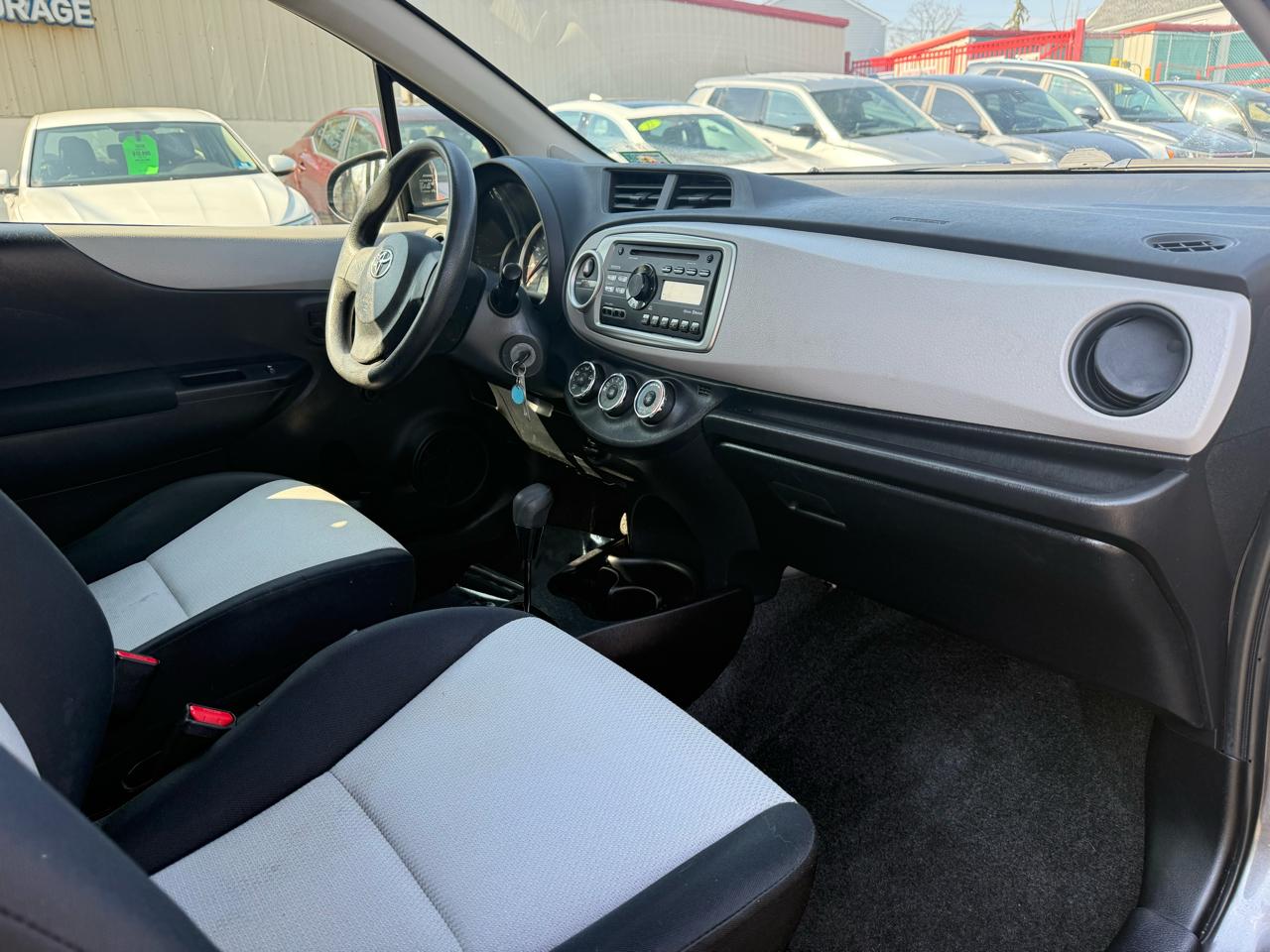 Toyota Yaris L 3-Door AT 2014