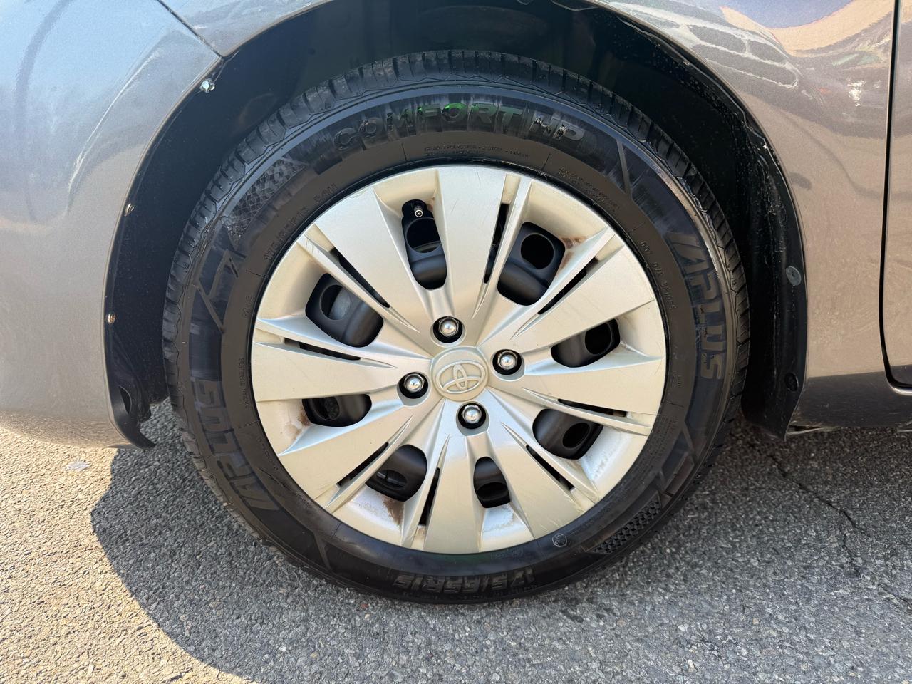 Toyota Yaris L 3-Door AT 2014