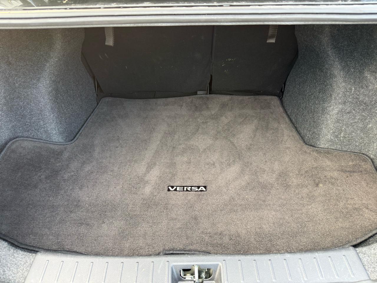 Nissan Versa SV 2024