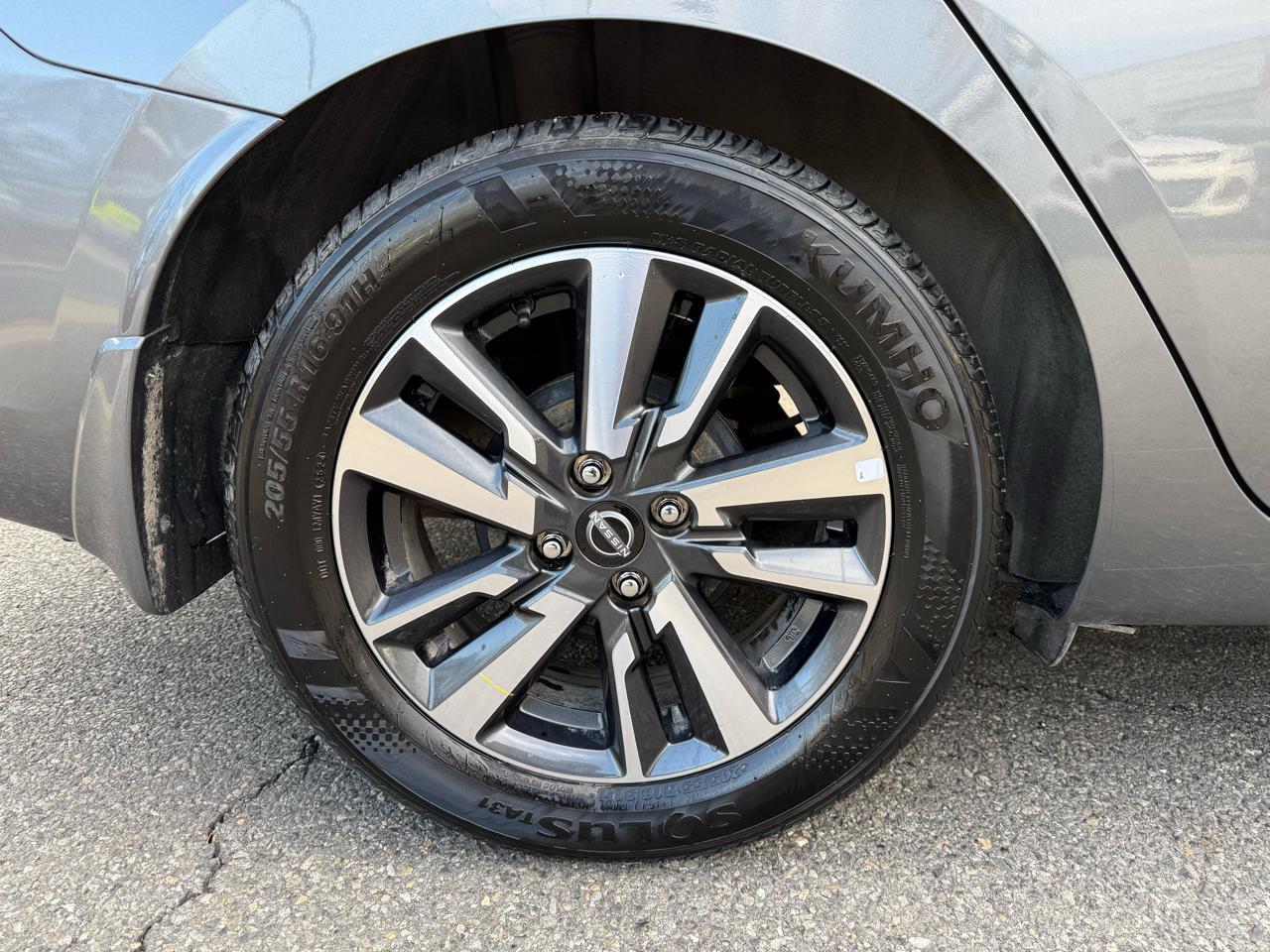 Nissan Versa SV 2024