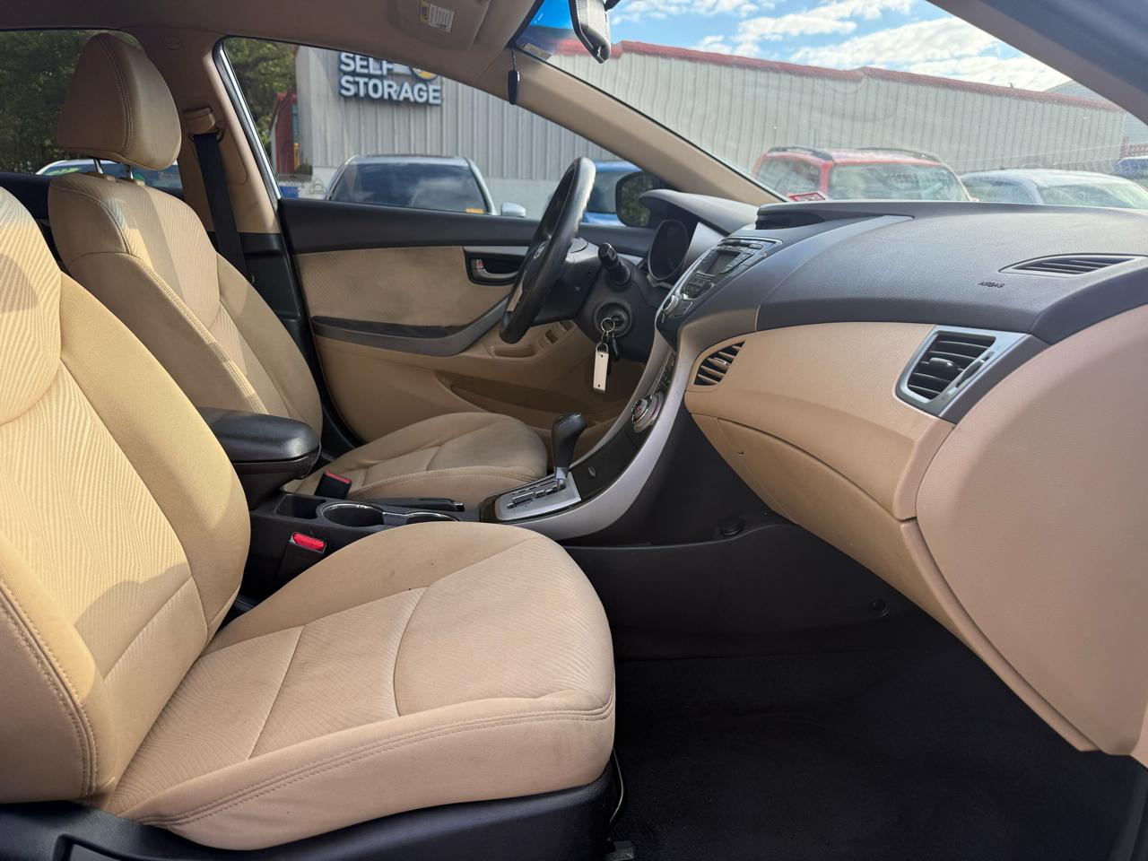 Hyundai Elantra GLS A/T 2012