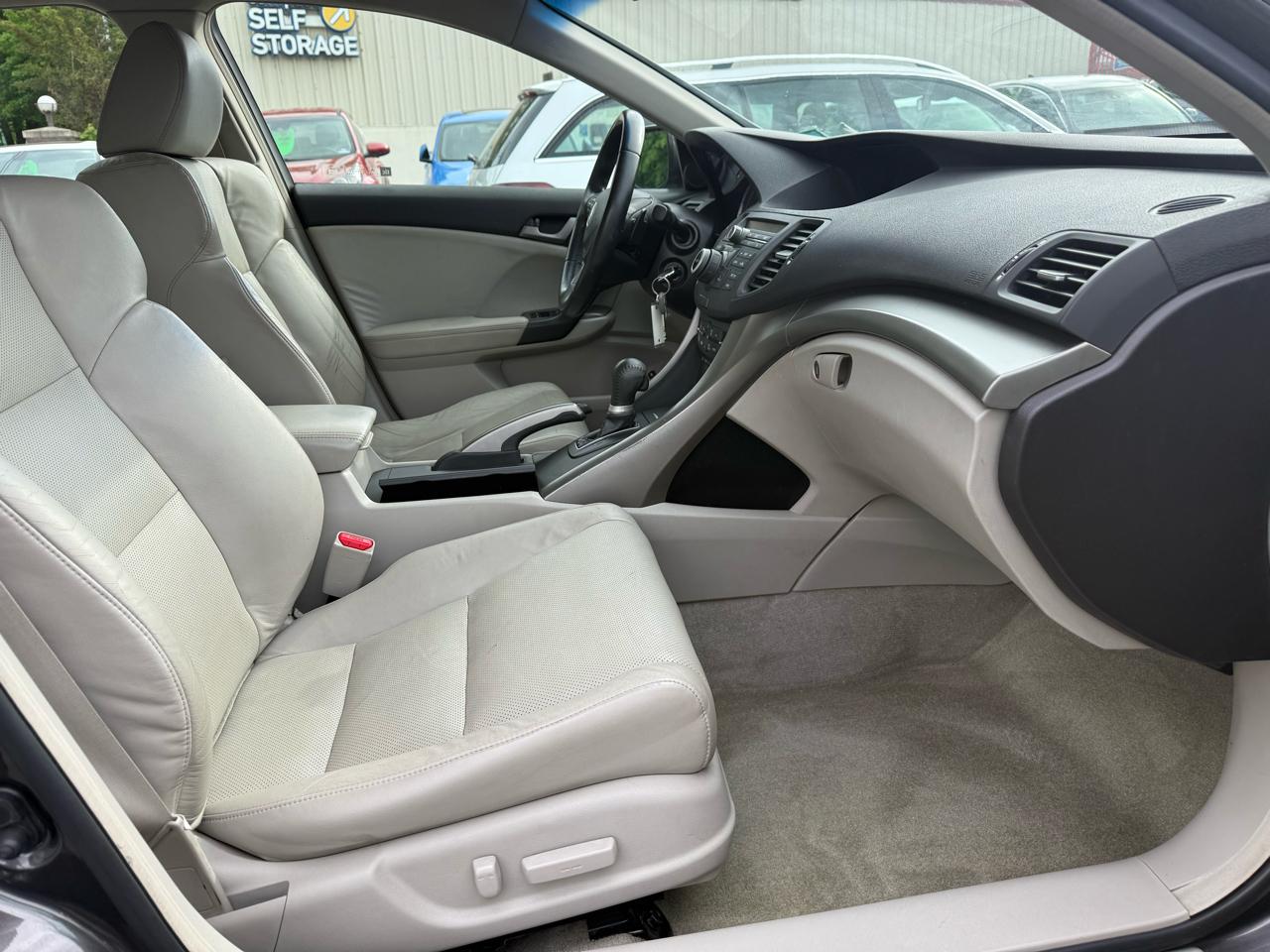 Acura TSX 5-Speed AT with Tech Package 2010