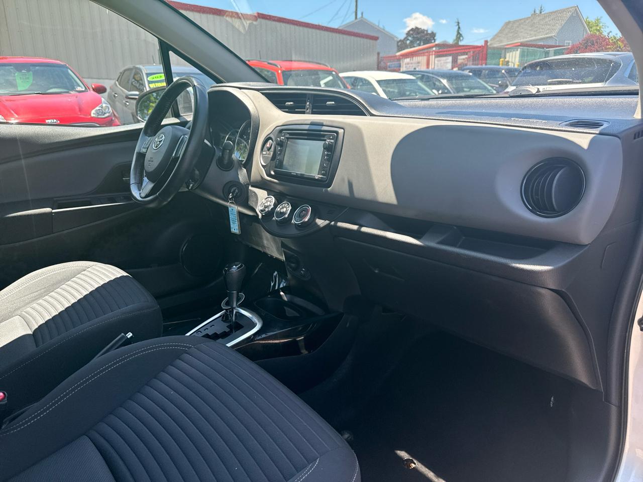 Toyota Yaris SE 5-Door AT 2016