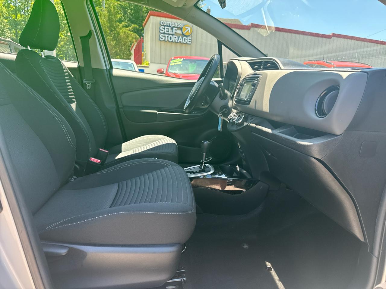 Toyota Yaris SE 5-Door AT 2016