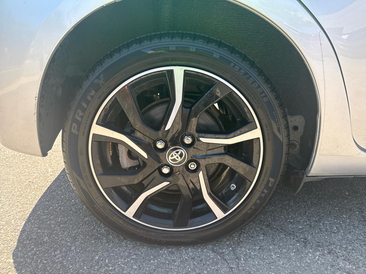 Toyota Yaris SE 5-Door AT 2016