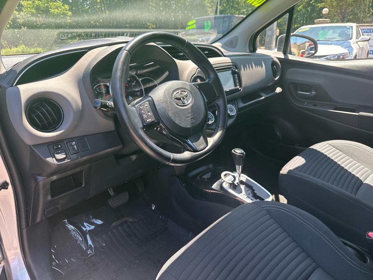 Toyota Yaris SE 5-Door AT 2016