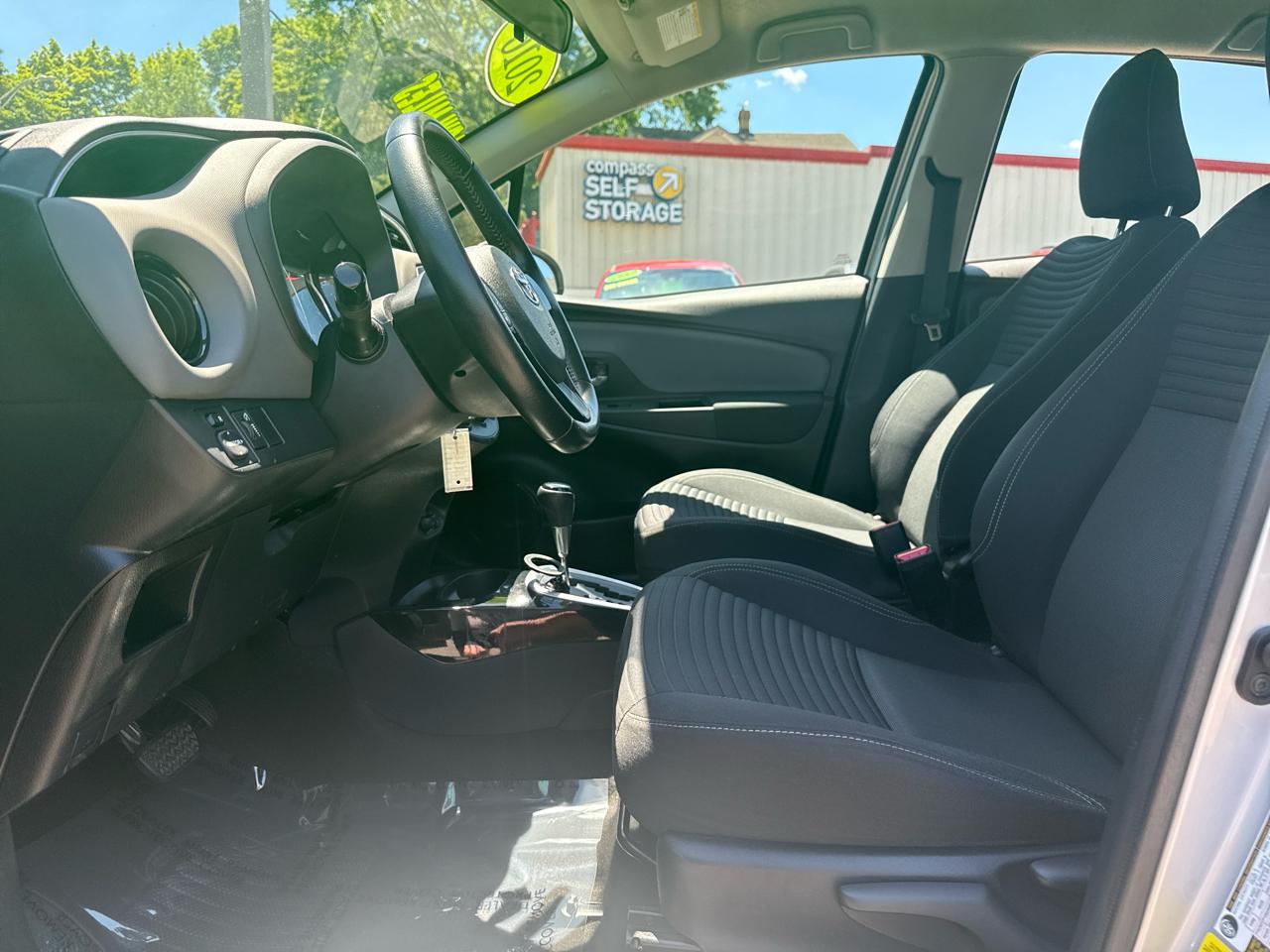 Toyota Yaris SE 5-Door AT 2016