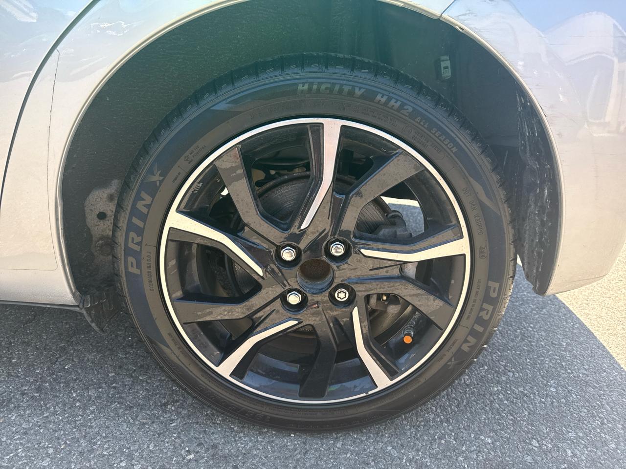 Toyota Yaris SE 5-Door AT 2016