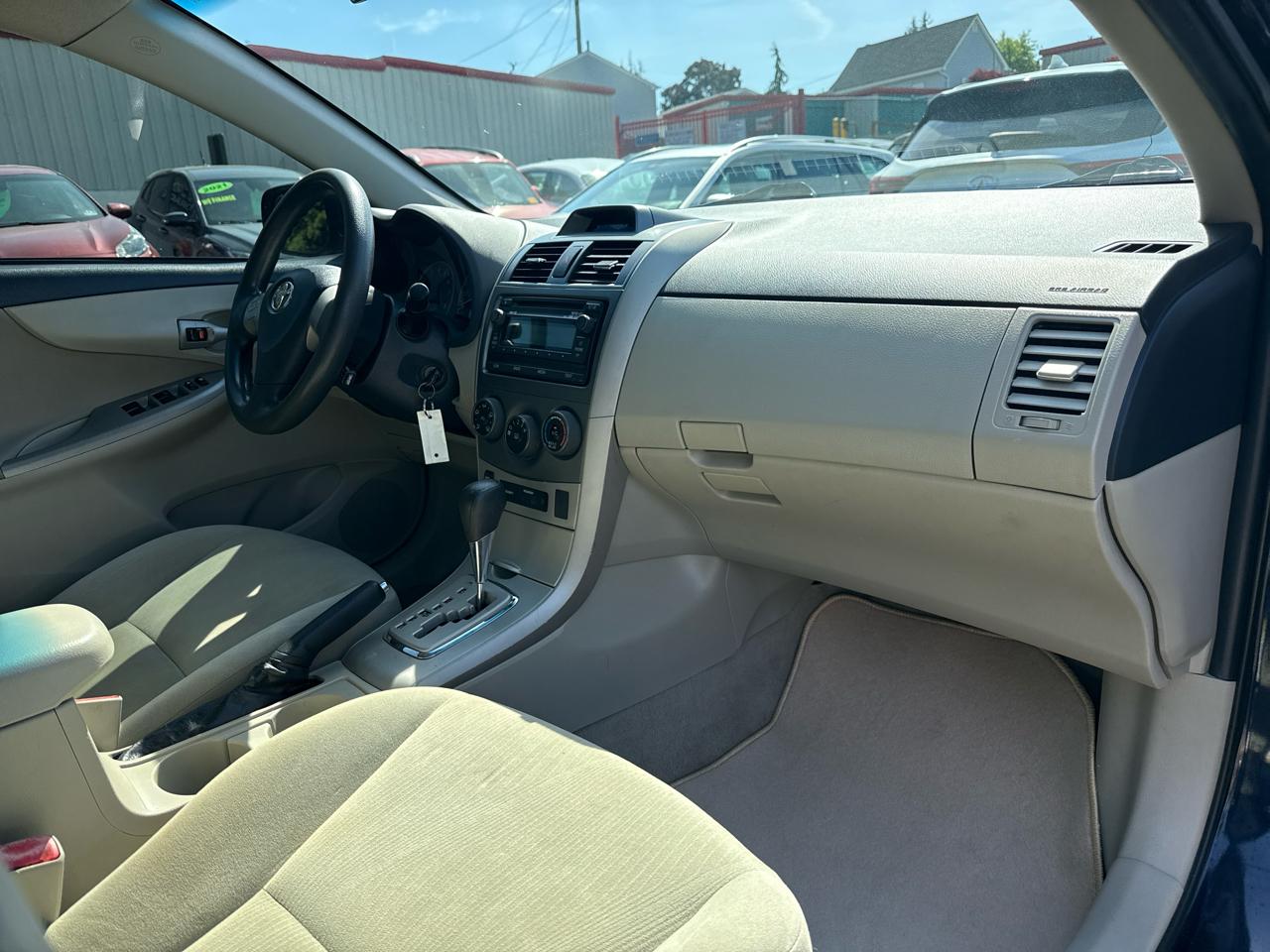 Toyota Corolla LE 4-Speed AT 2012
