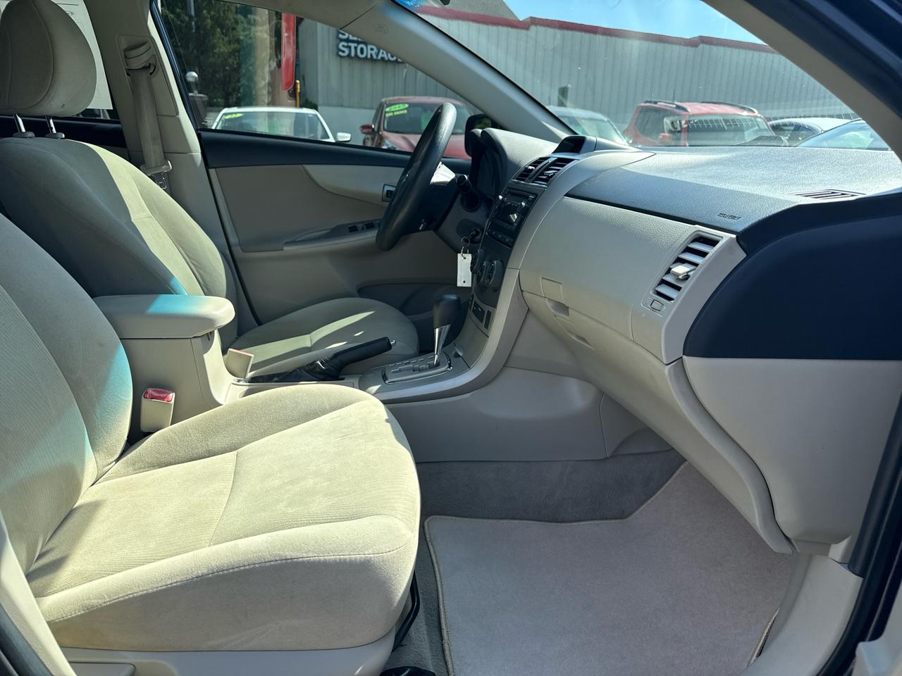 Toyota Corolla LE 4-Speed AT 2012