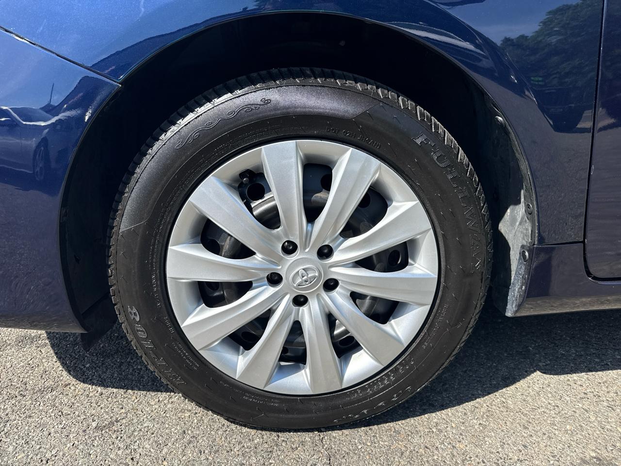 Toyota Corolla LE 4-Speed AT 2012