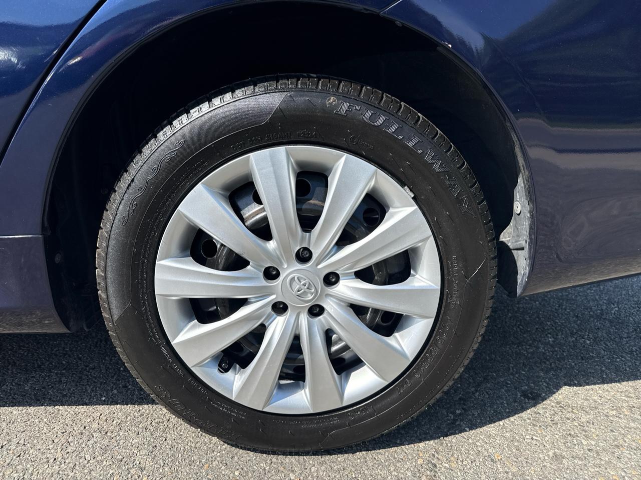 Toyota Corolla LE 4-Speed AT 2012