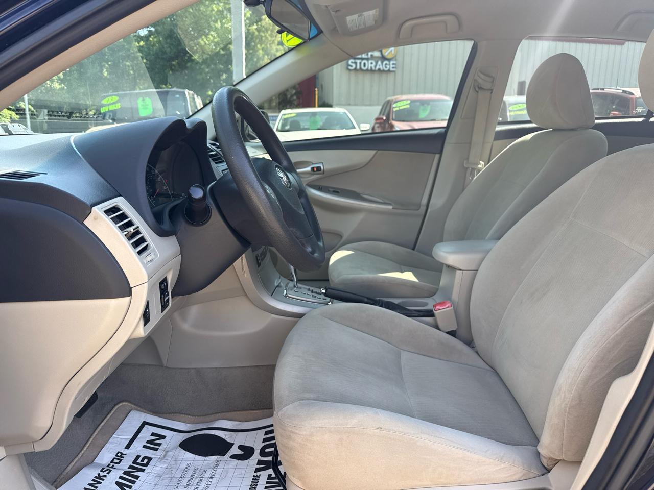 Toyota Corolla LE 4-Speed AT 2012