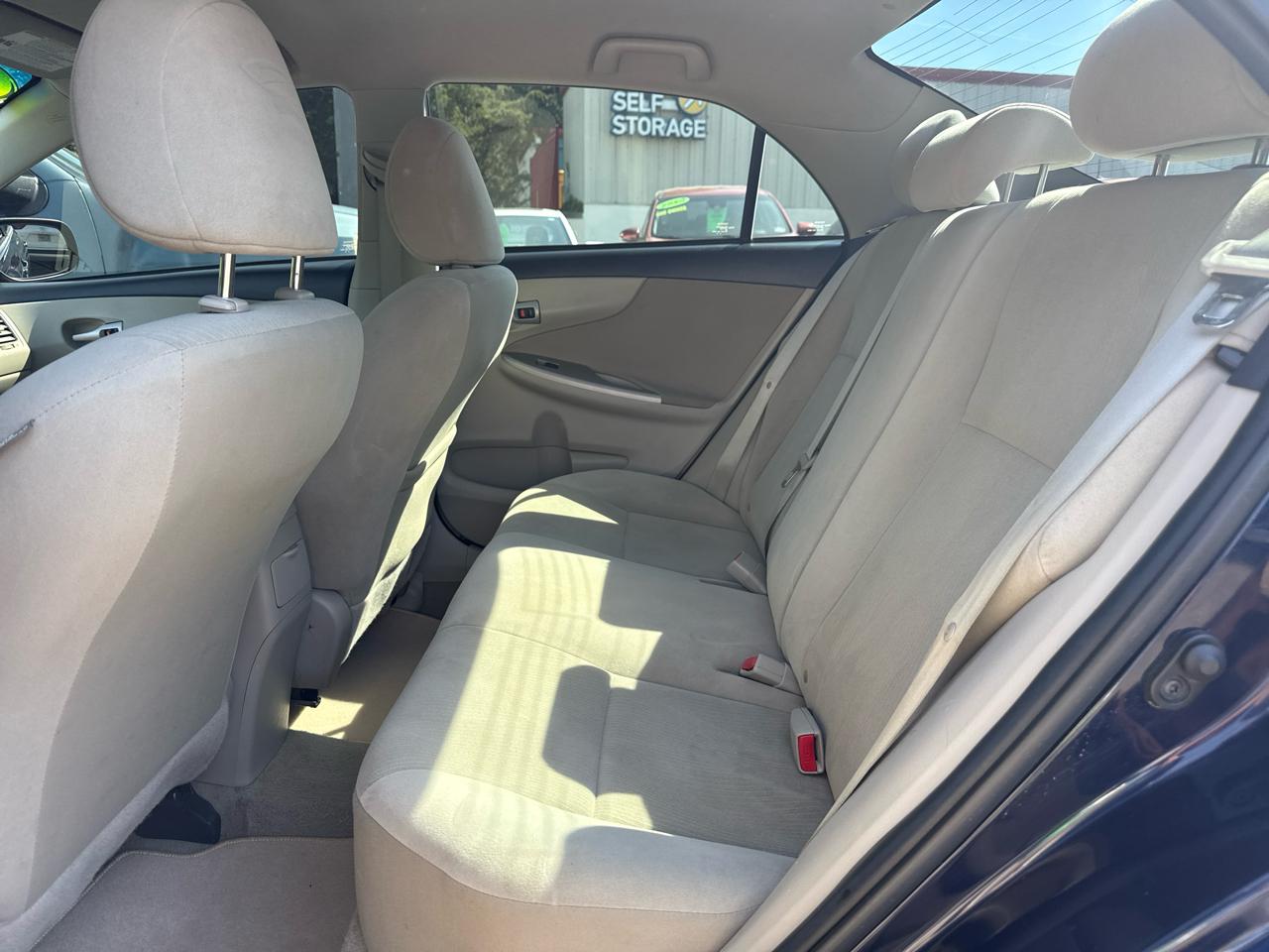 Toyota Corolla LE 4-Speed AT 2012
