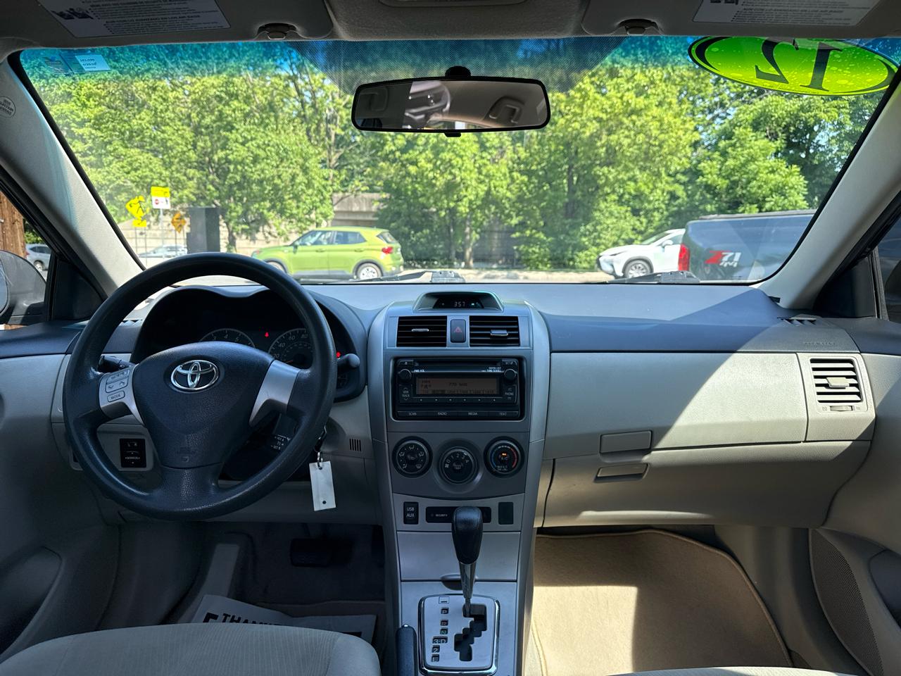 Toyota Corolla LE 4-Speed AT 2012