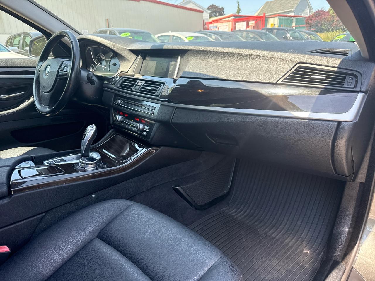 BMW 5-Series 528i xDrive 2014