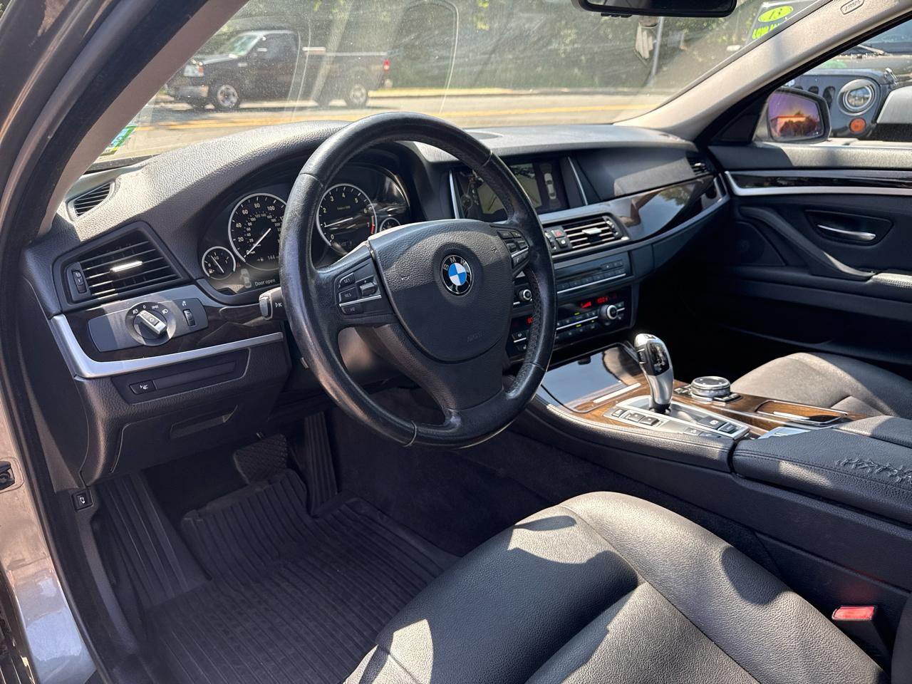 BMW 5-Series 528i xDrive 2014