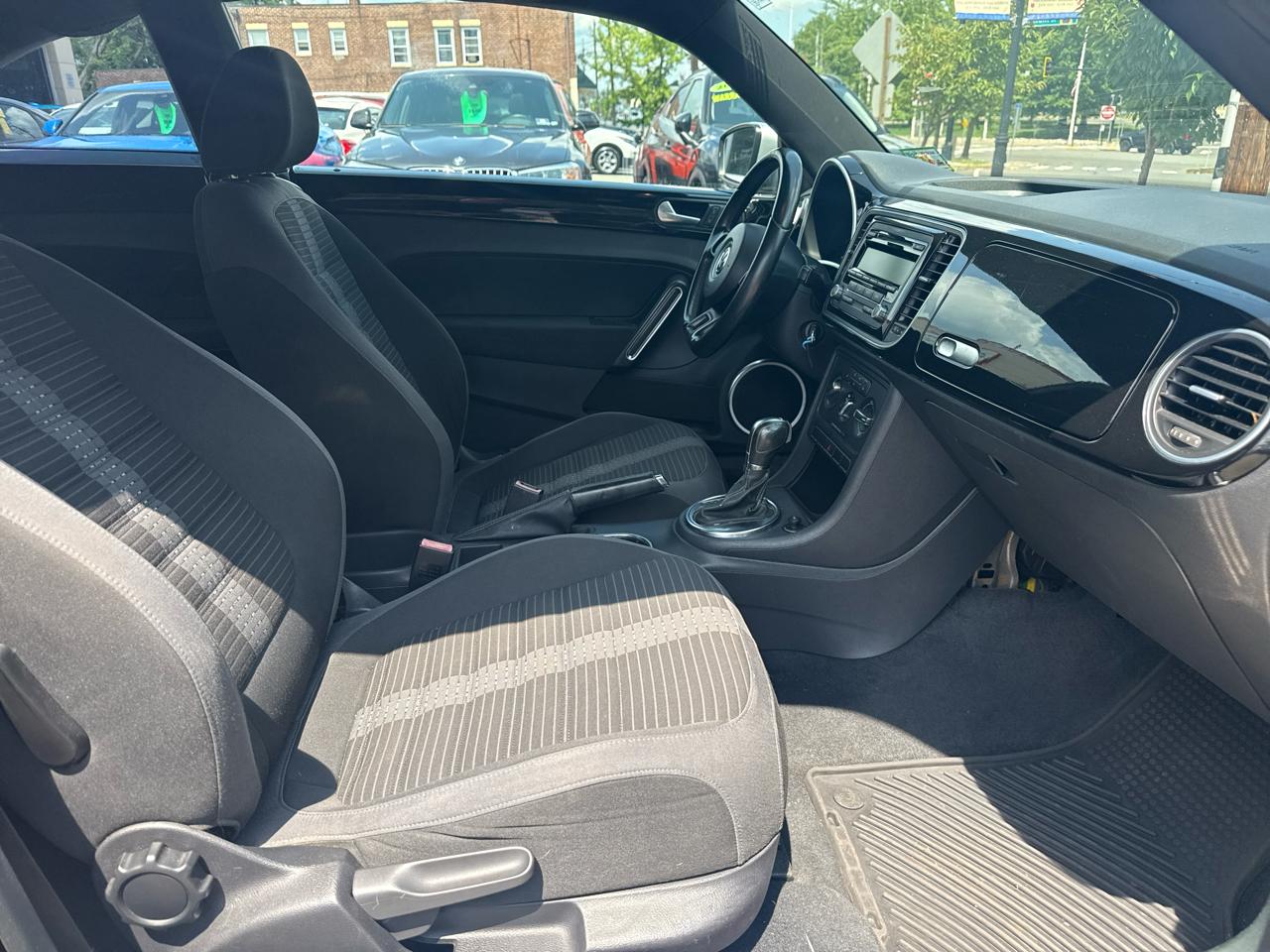 Volkswagen Beetle 2.0T Turbo 2012