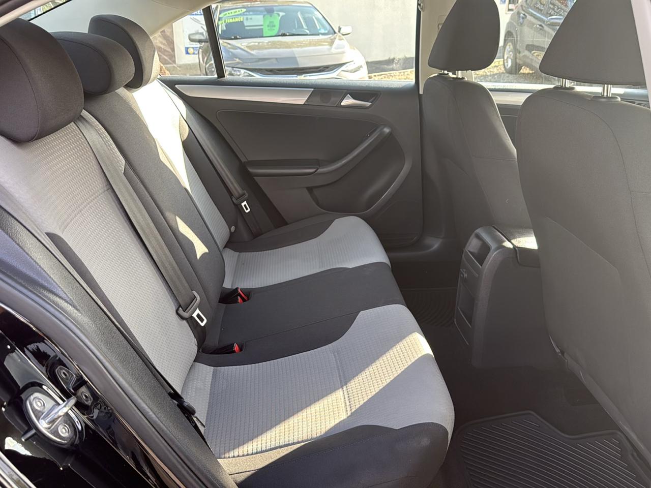 Volkswagen Jetta 1.4T S 6A 2017