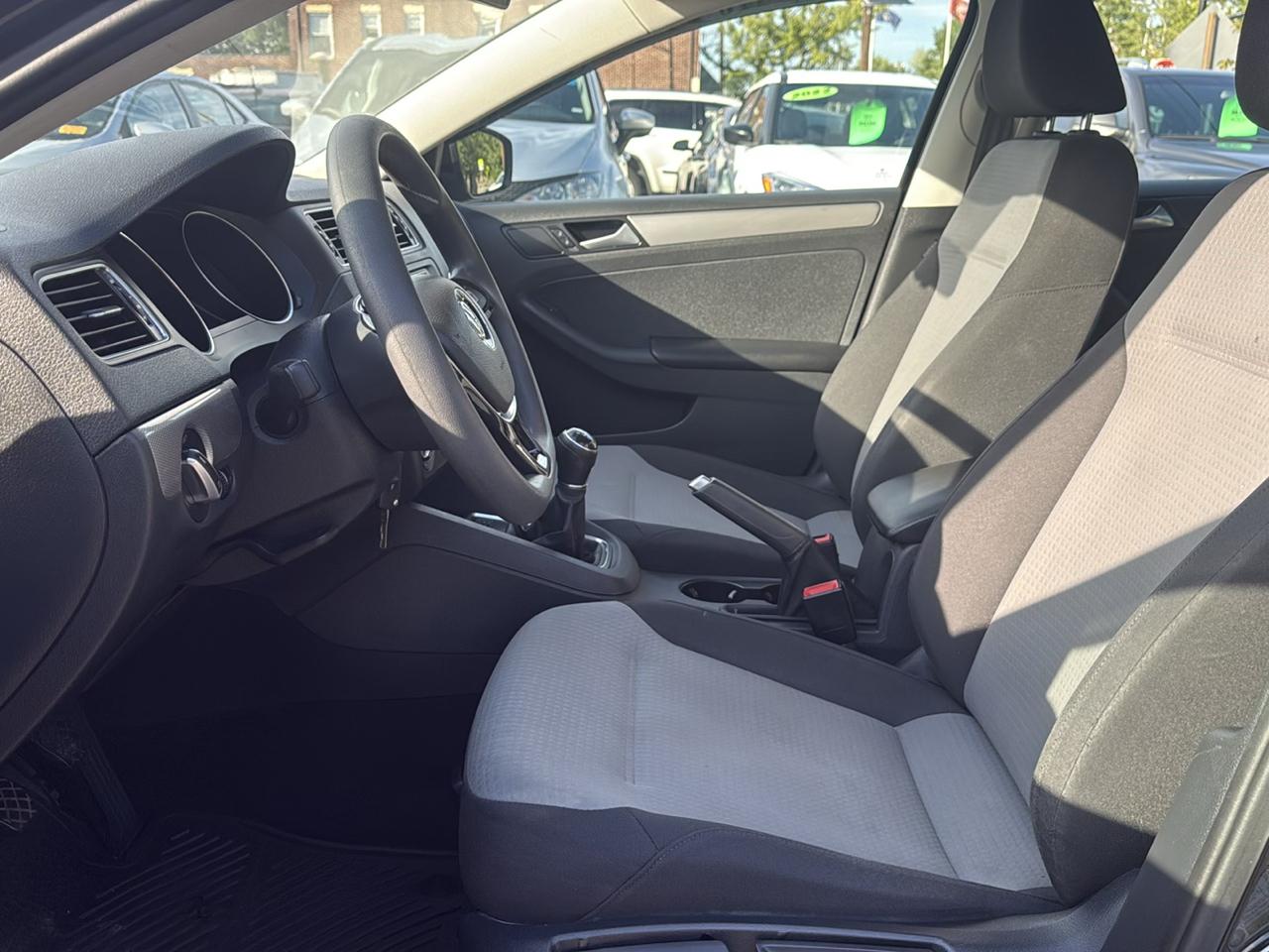 Volkswagen Jetta 1.4T S 6A 2017