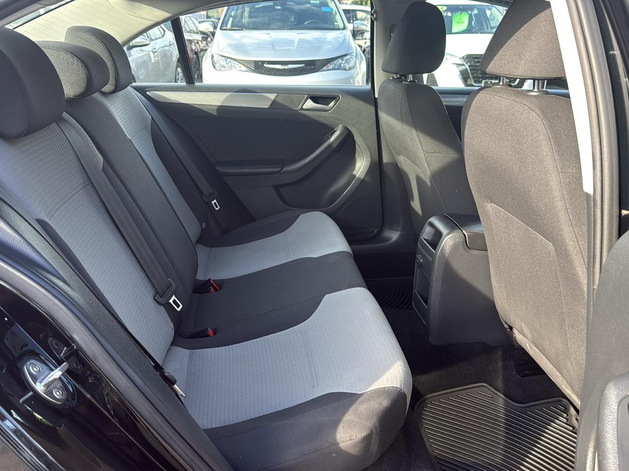 Volkswagen Jetta 1.4T S 6A 2017