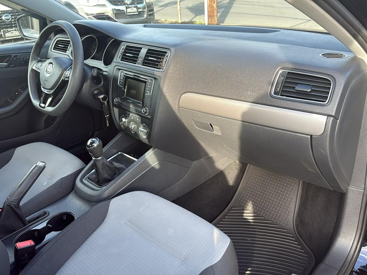 Volkswagen Jetta 1.4T S 6A 2017