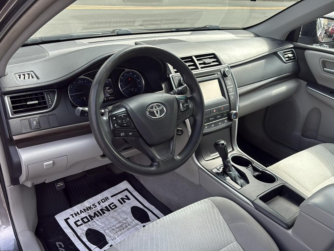 Toyota Camry 4dr Sdn LE Auto 2017