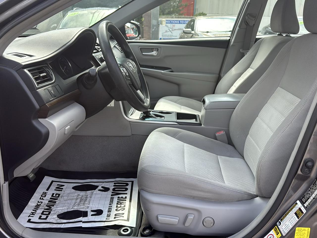Toyota Camry 4dr Sdn LE Auto 2017