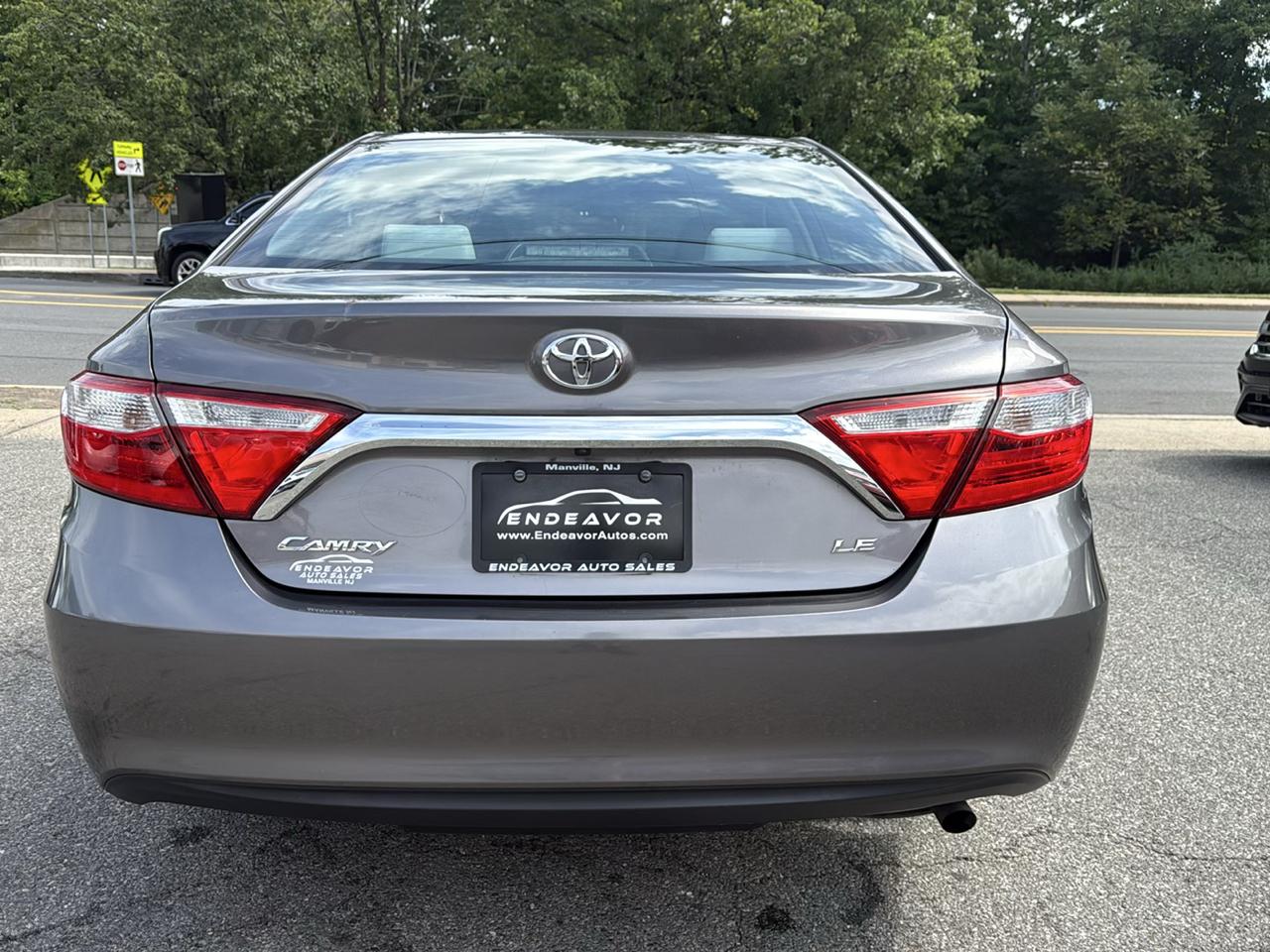 Toyota Camry 4dr Sdn LE Auto 2017