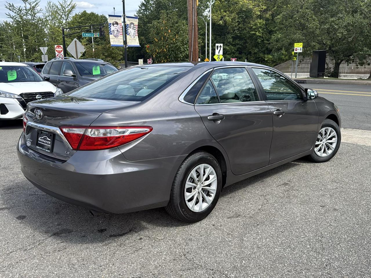 Toyota Camry 4dr Sdn LE Auto 2017