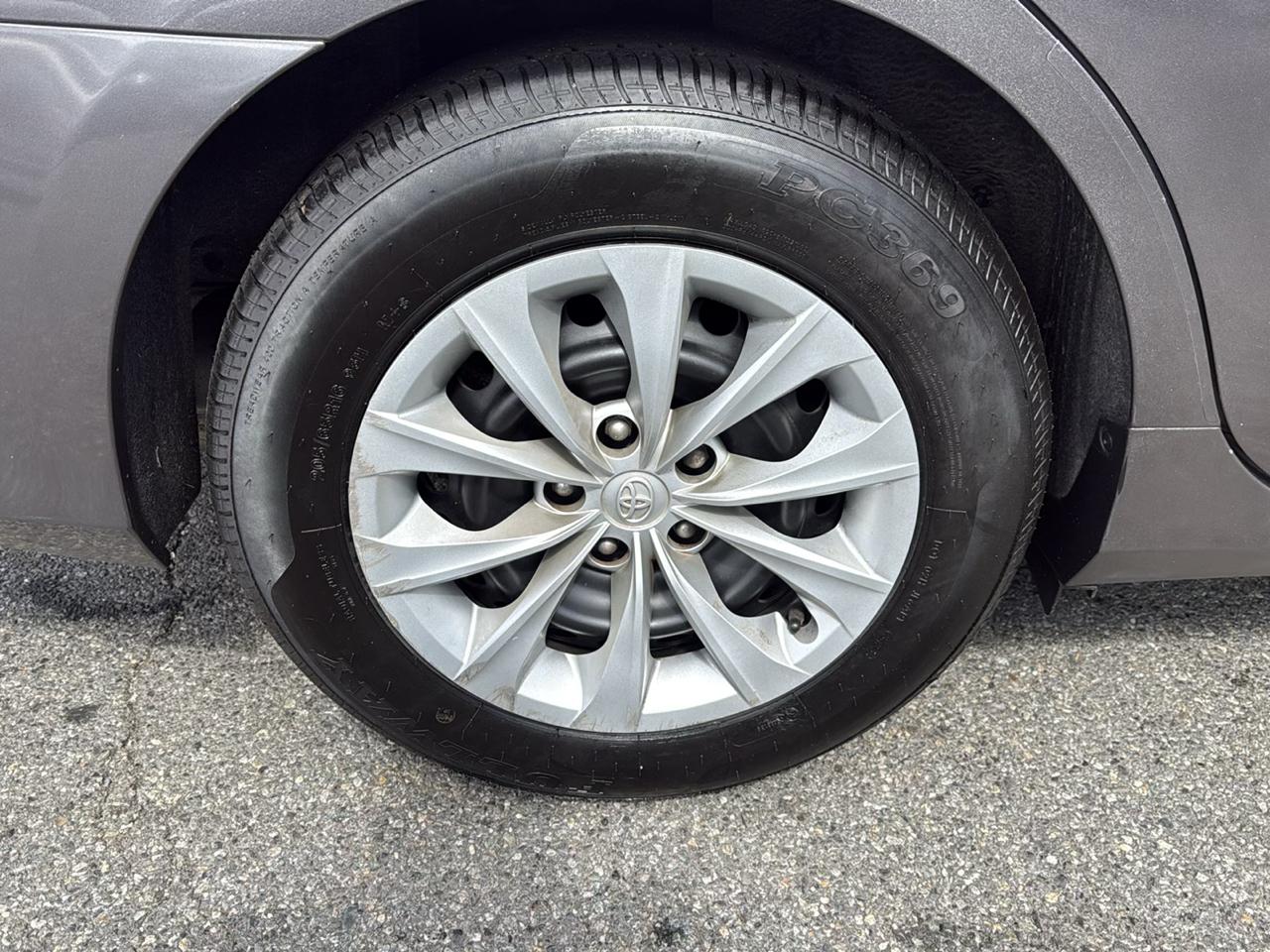 Toyota Camry 4dr Sdn LE Auto 2017