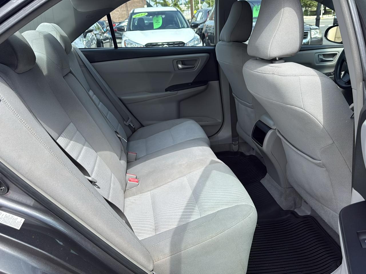 Toyota Camry 4dr Sdn LE Auto 2017