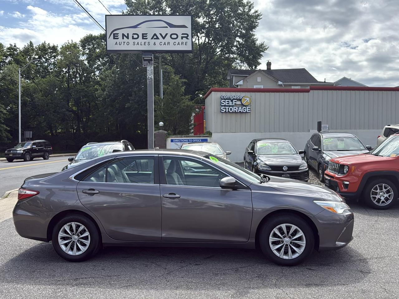 Toyota Camry 4dr Sdn LE Auto 2017