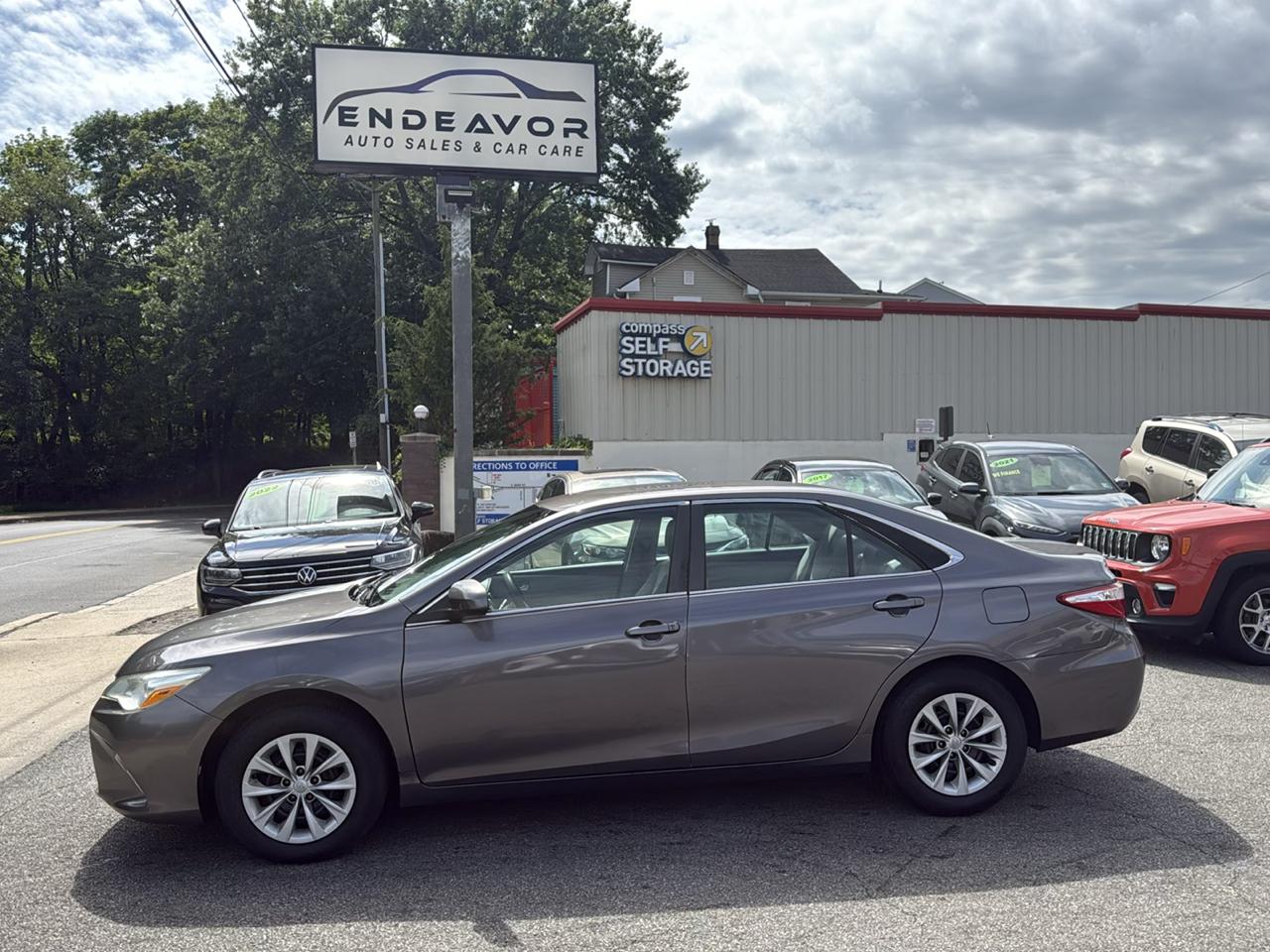 Toyota Camry 4dr Sdn LE Auto 2017