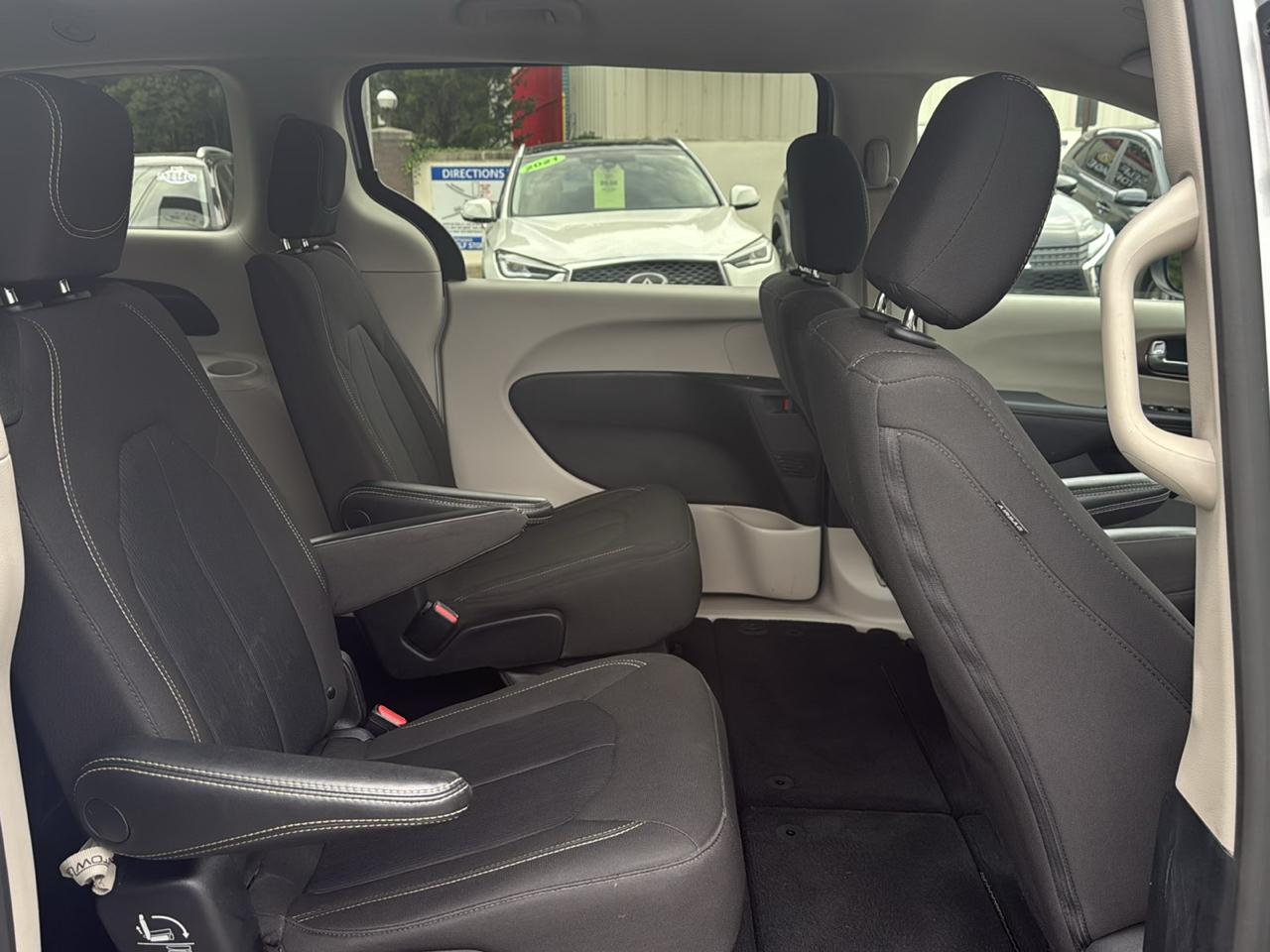 Chrysler Voyager LX 2023