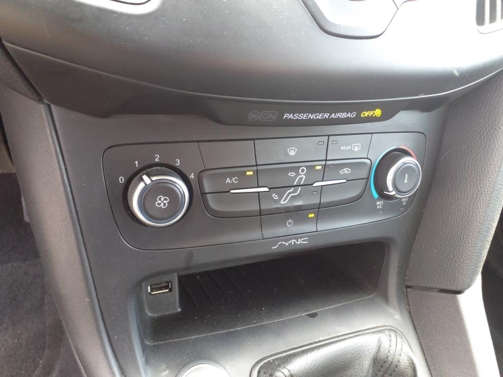 Ford Focus SE Sedan 2015