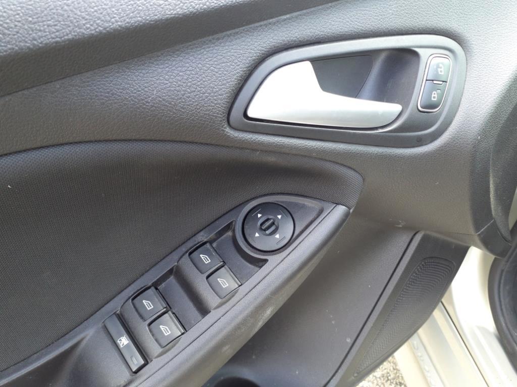 Ford Focus SE Sedan 2015