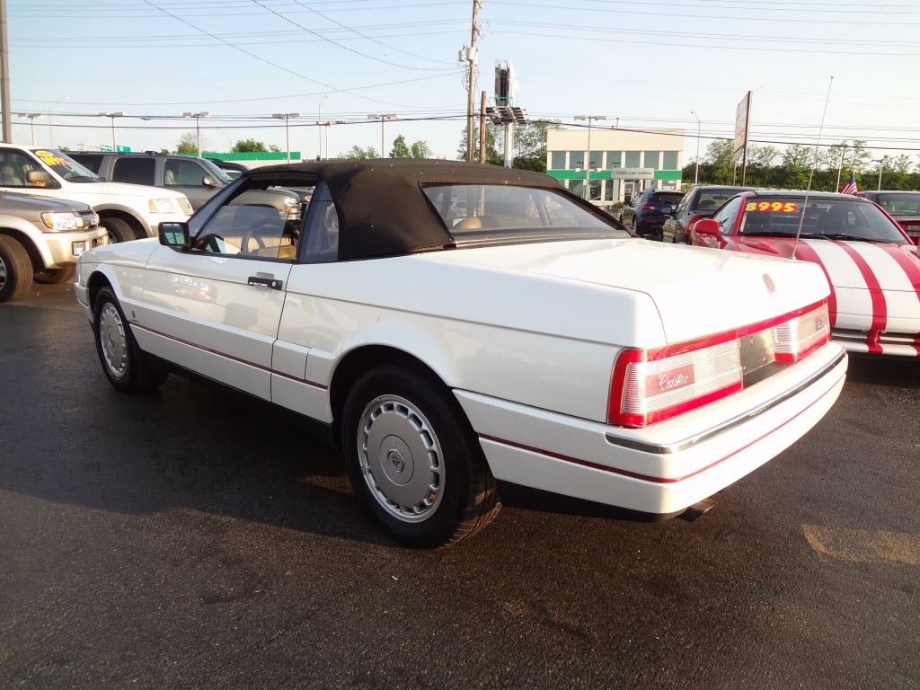 Cadillac Allante Base 1991