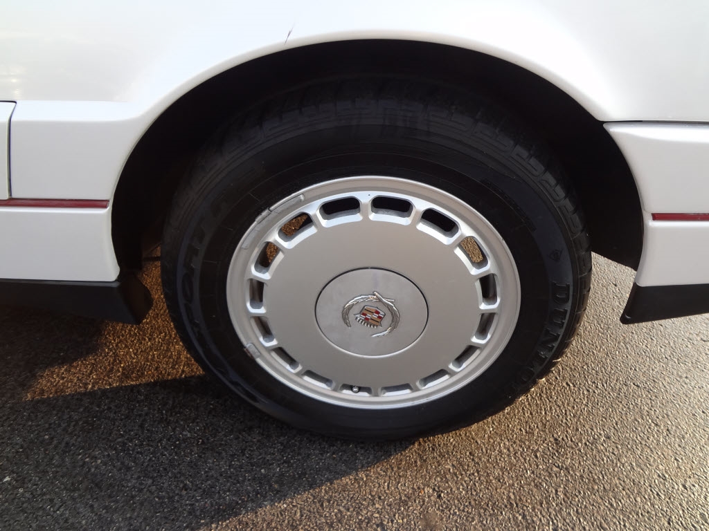 Cadillac Allante Base 1991