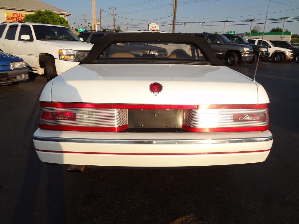 Cadillac Allante Base 1991