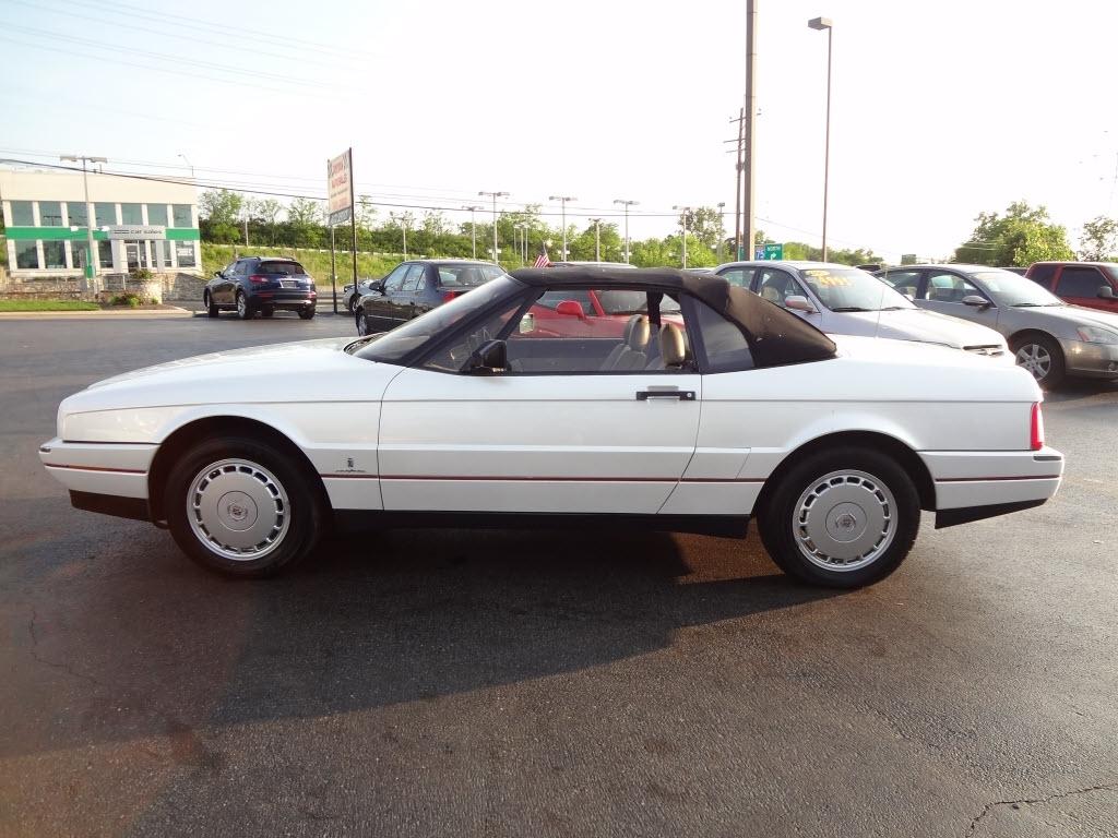 Cadillac Allante Base 1991