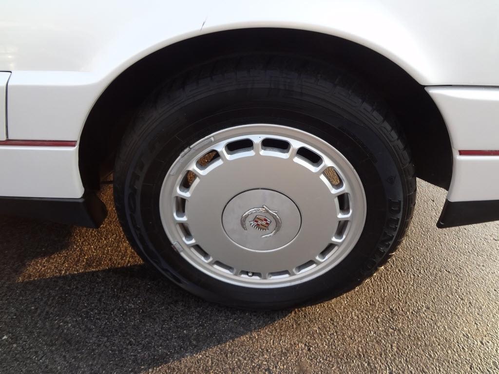 Cadillac Allante Base 1991