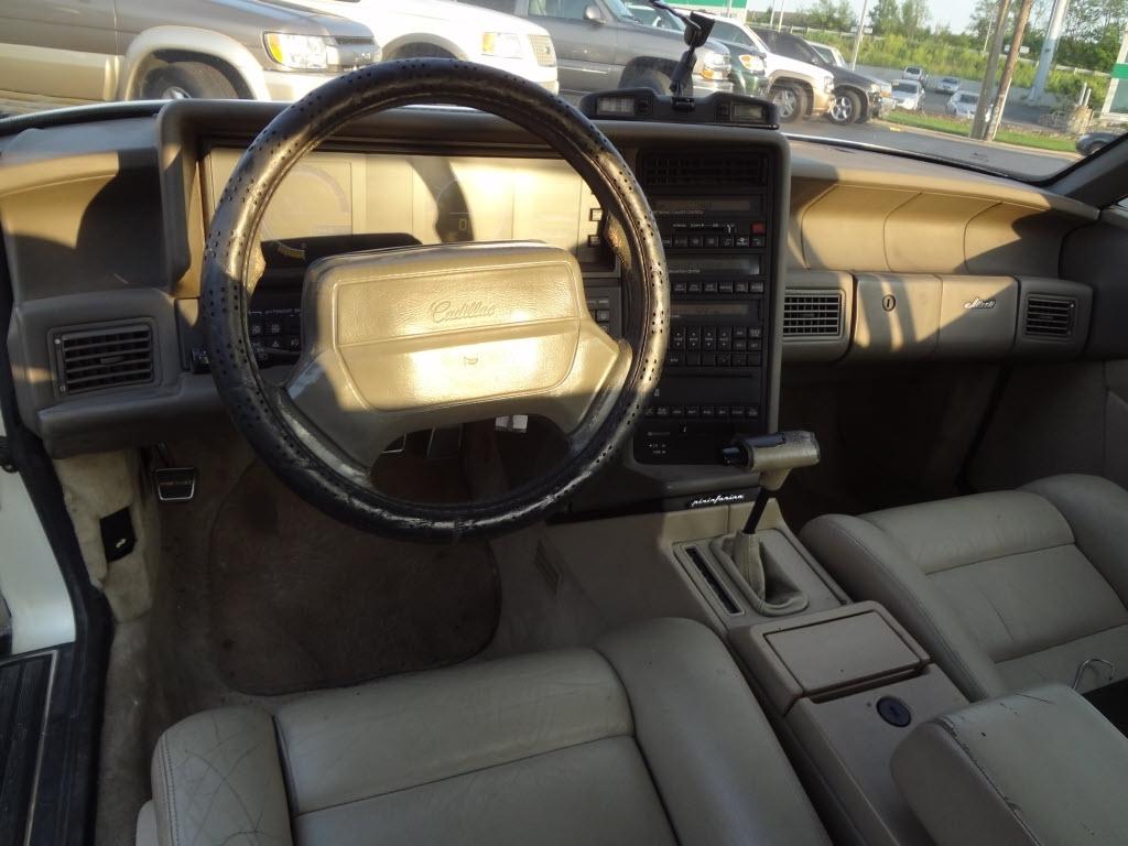 Cadillac Allante Base 1991