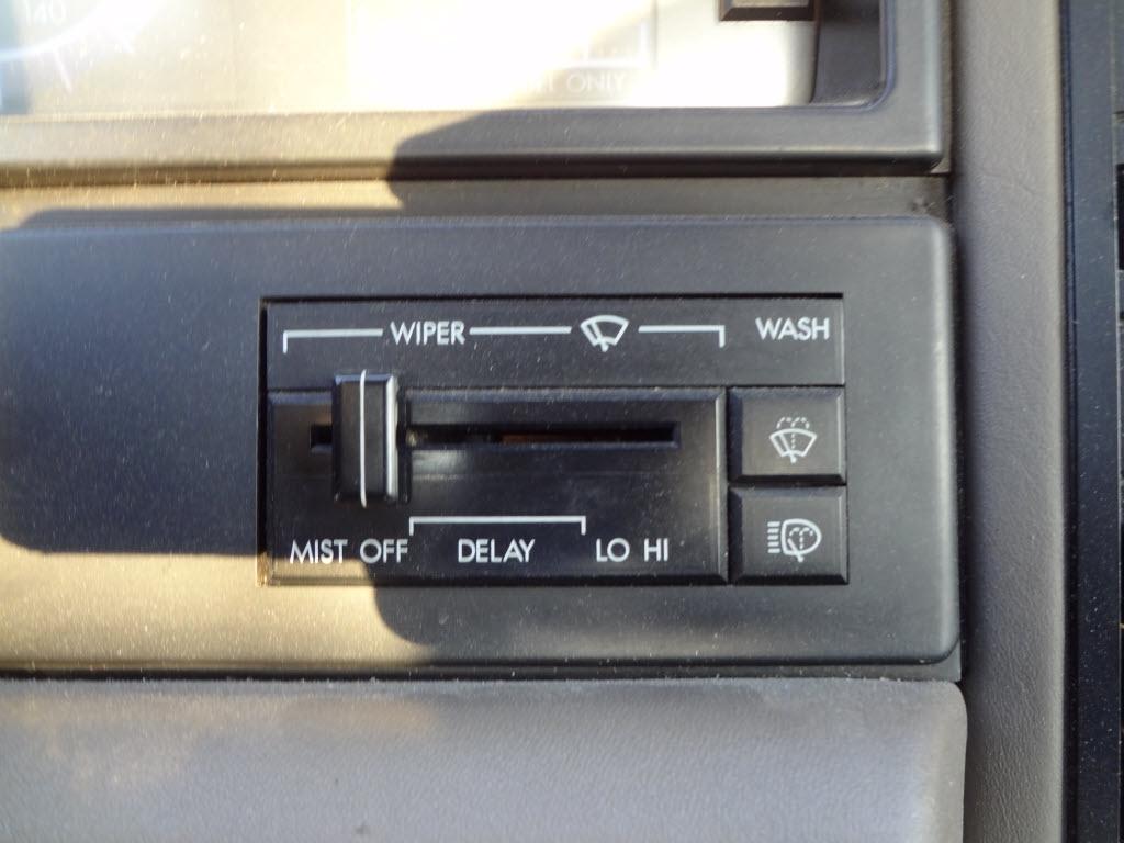 Cadillac Allante Base 1991