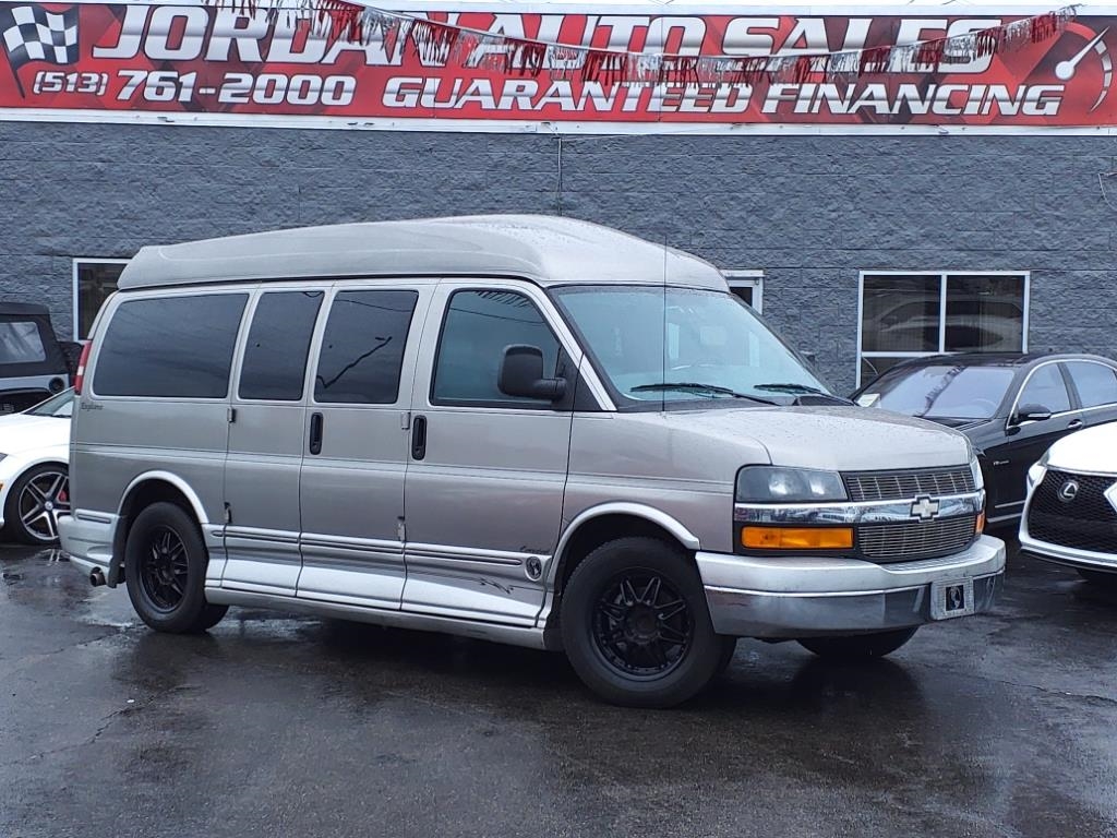 2004 Chevrolet Express Base's photo
