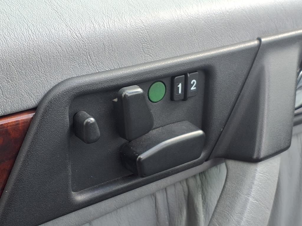 1995 Mercedes-Benz E-Class - Photo 11