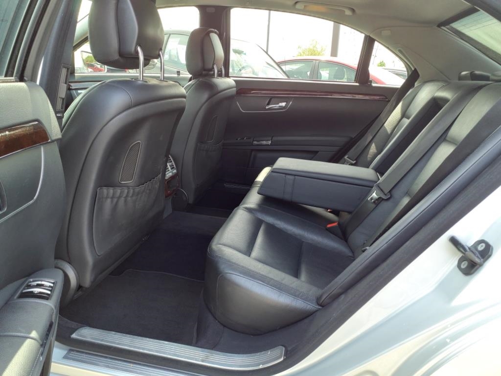 Mercedes-Benz S-Class S550 4-MATIC 2012